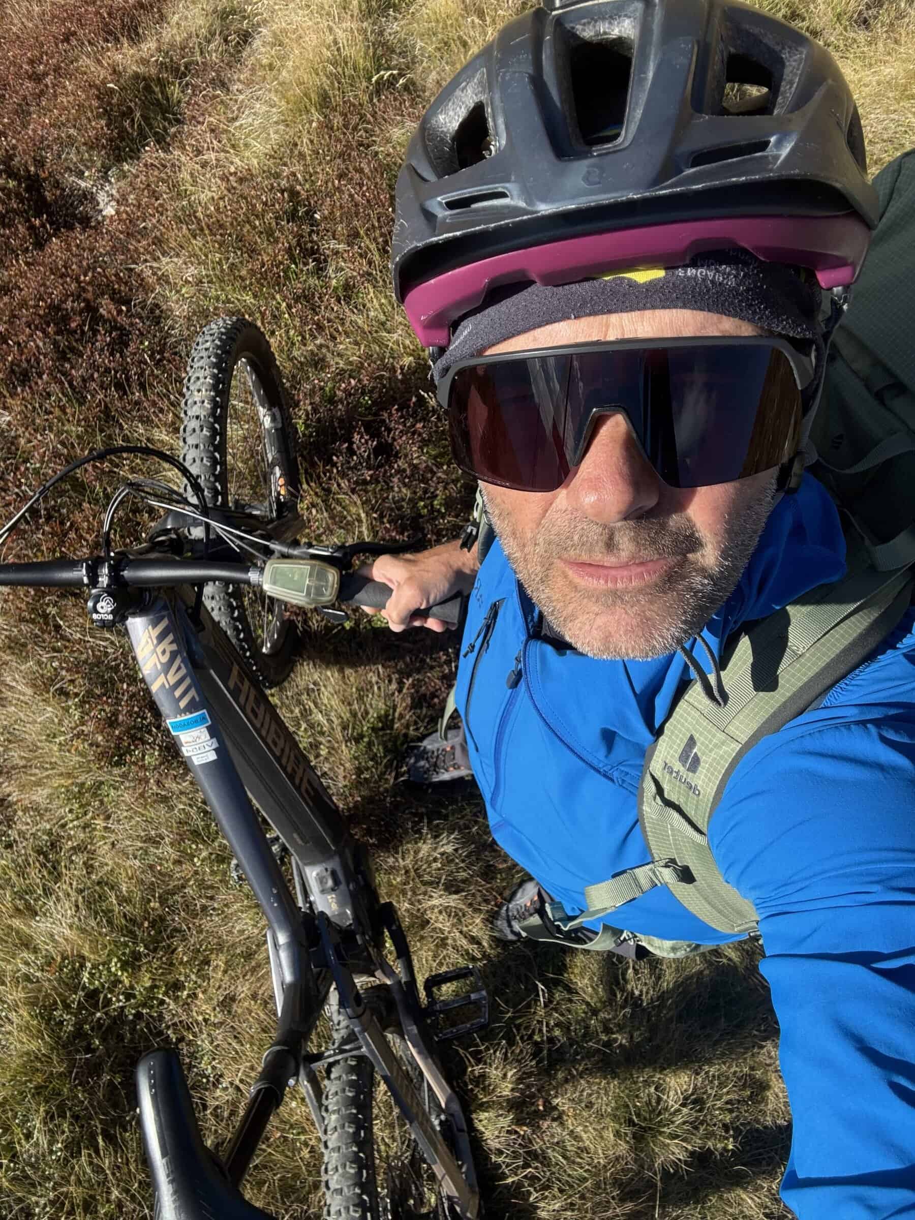 Rab Borealis Alpine Hoody in bici fino a Capanna Meden