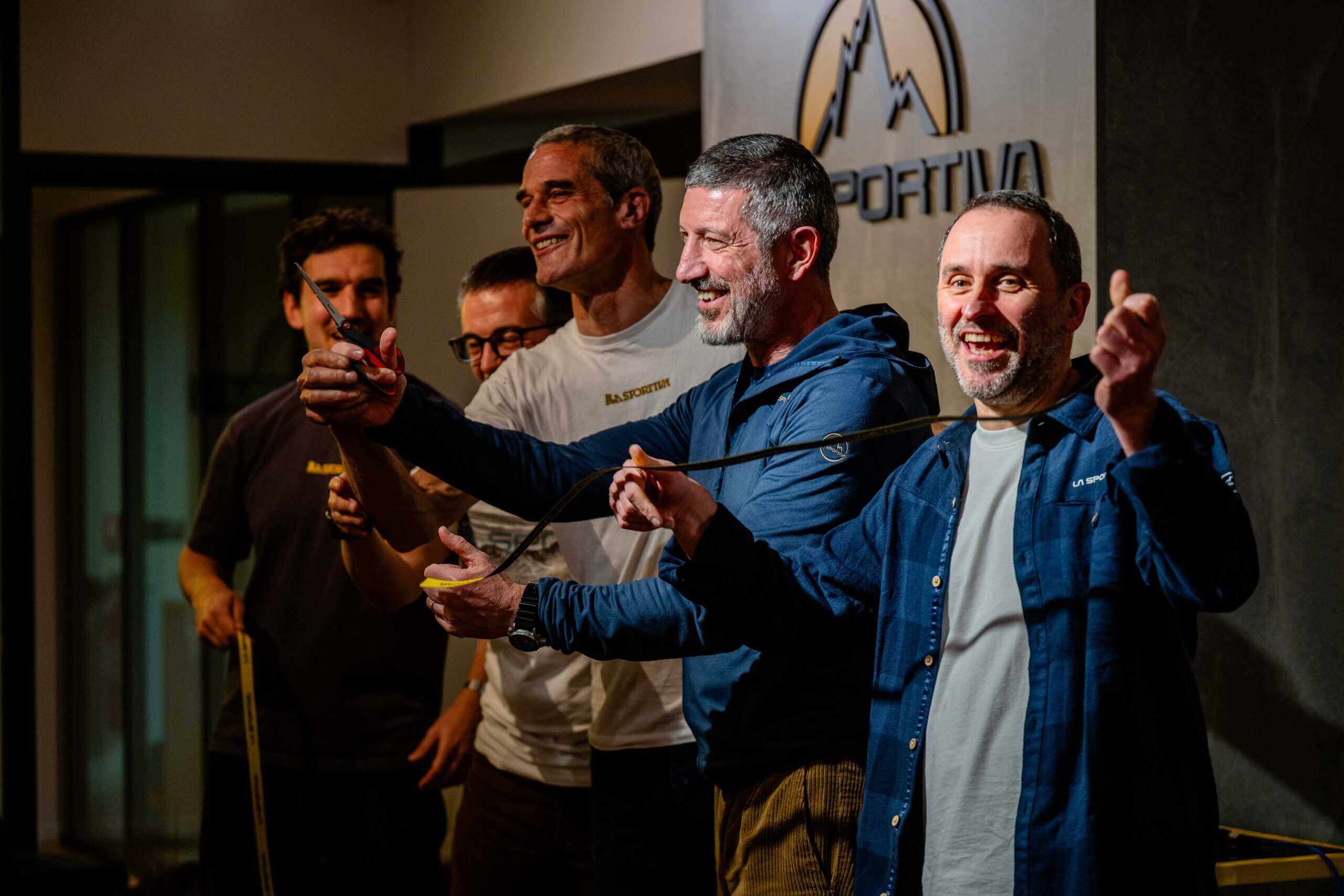 taglio nastro showroom La Sportiva Annecy