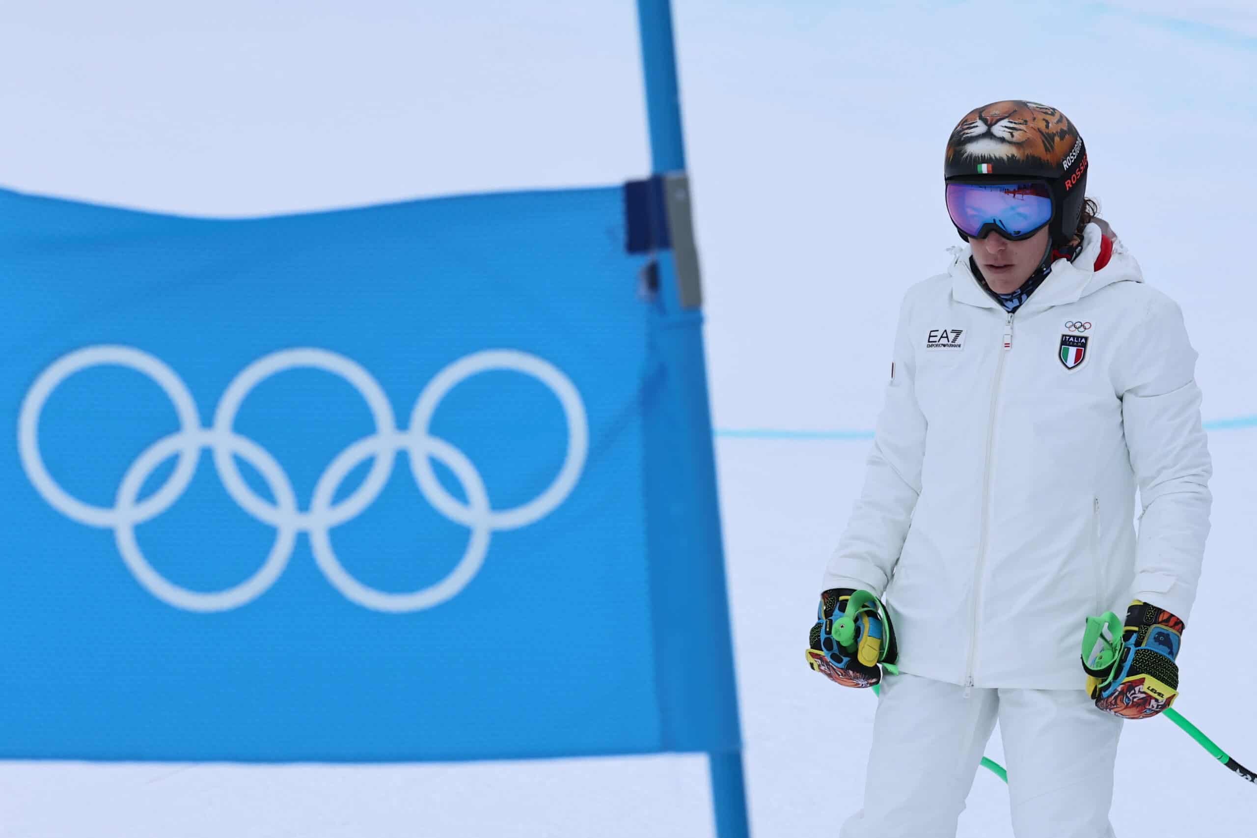 Federica Brignone guarda i cerchi Olimpici immaginando la storia. Photo: Pentaphoto/ Marco Trovati