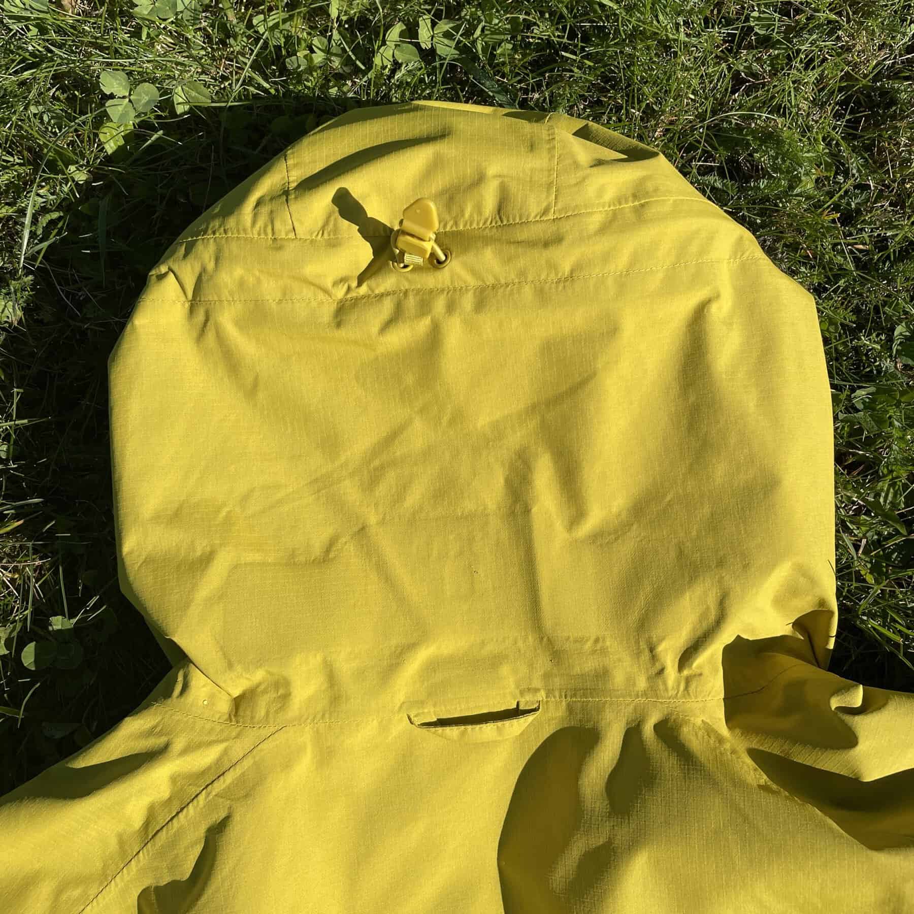 Rab Downpour Mountain Jacket con cappuccio regolabile