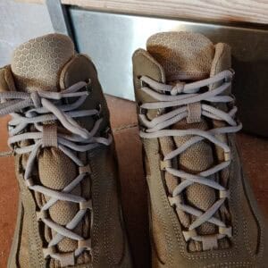 Vista frontale Prabos Striker con sistema allacciatura