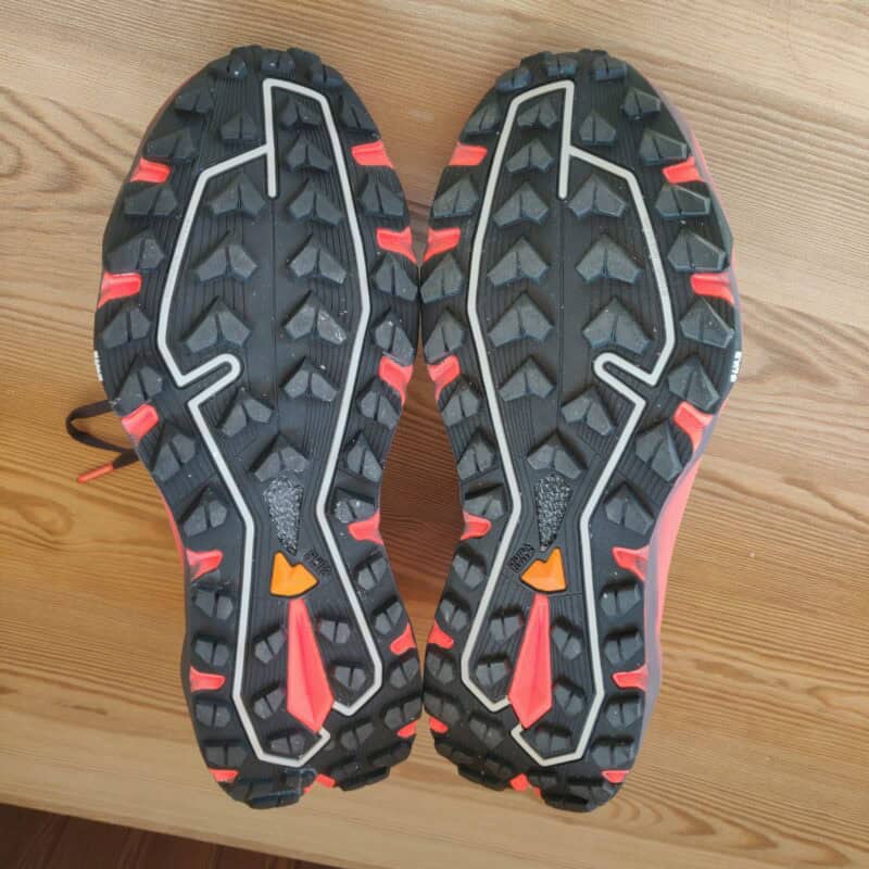 struttura tassellata della suola " Dura Grip". adatta per qualsiasi condizione