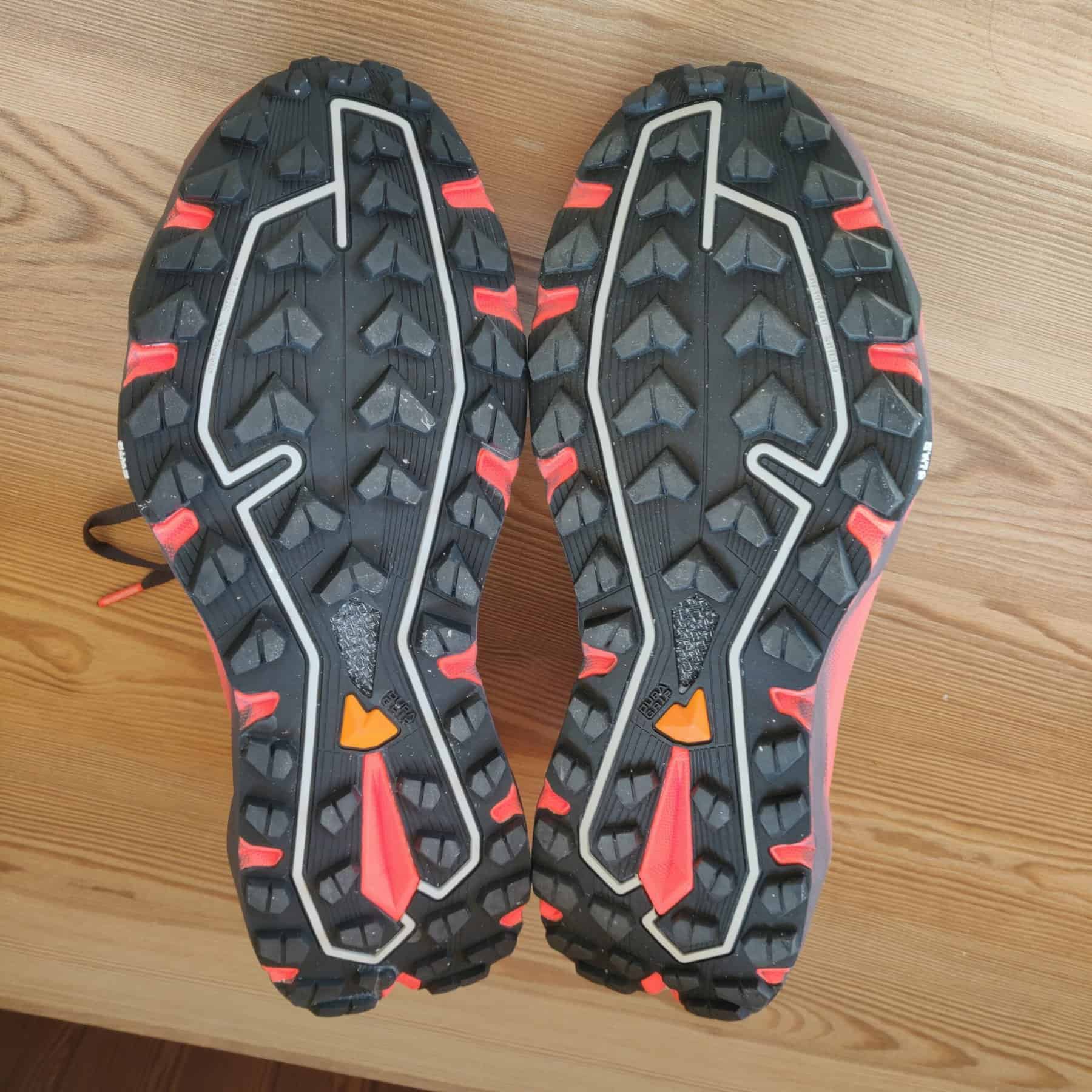 struttura tassellata della suola " Dura Grip". adatta per qualsiasi condizione