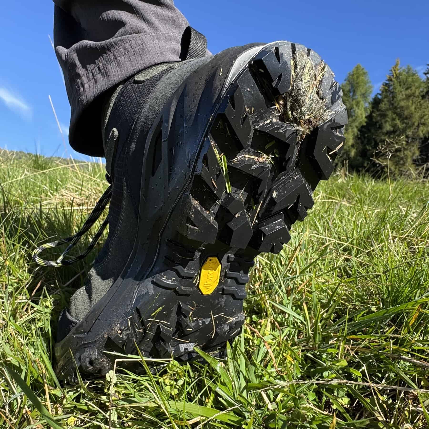 Aku Adapta Light GTX dettaglio del battistrada in salita