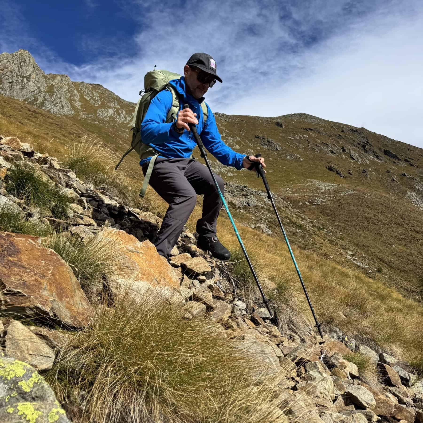 Rab Agden pants in discesa ripida su roccette