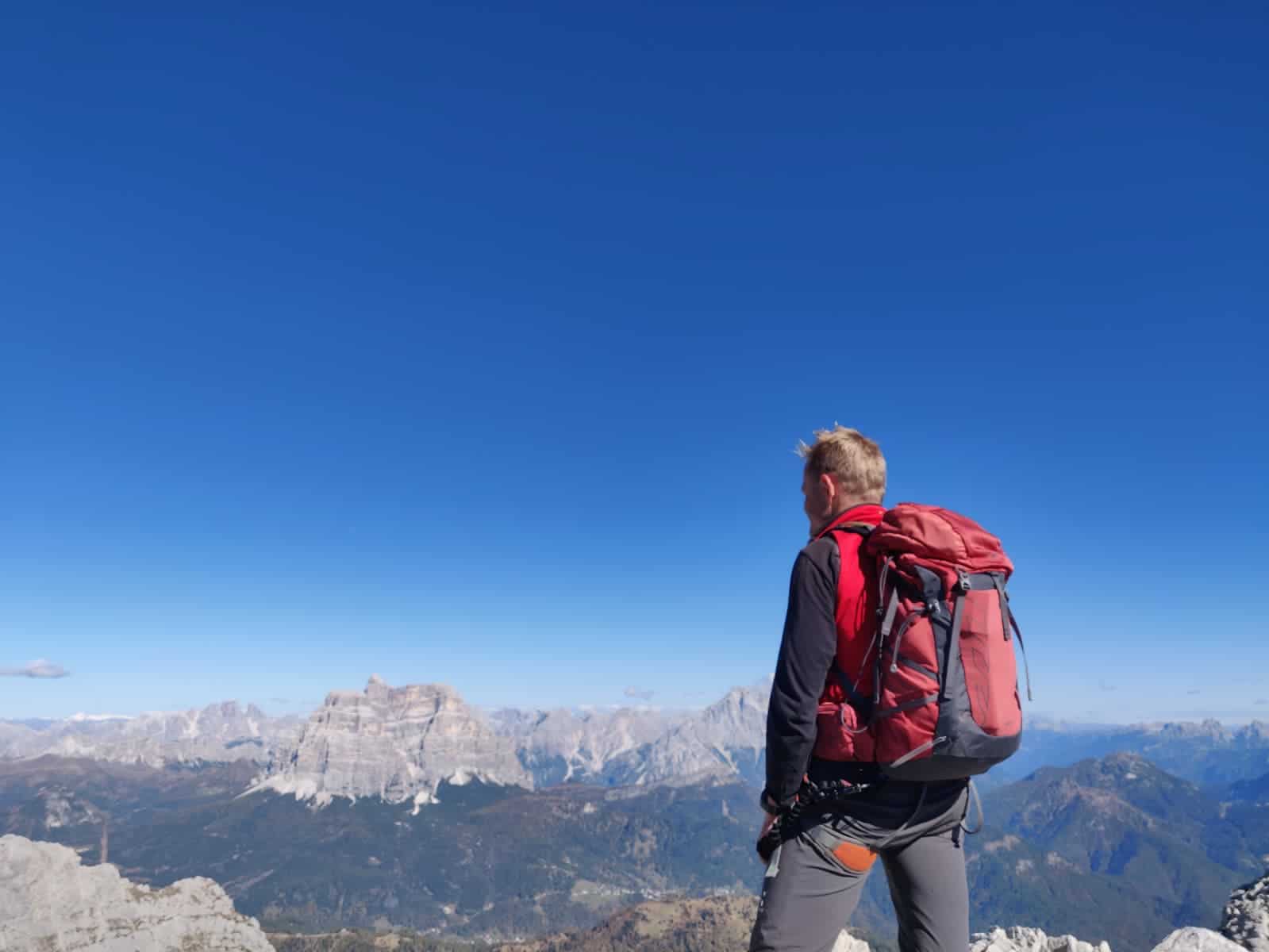 In cima alla Moiazza Dolomiti, zaino Osprey Tempest 33