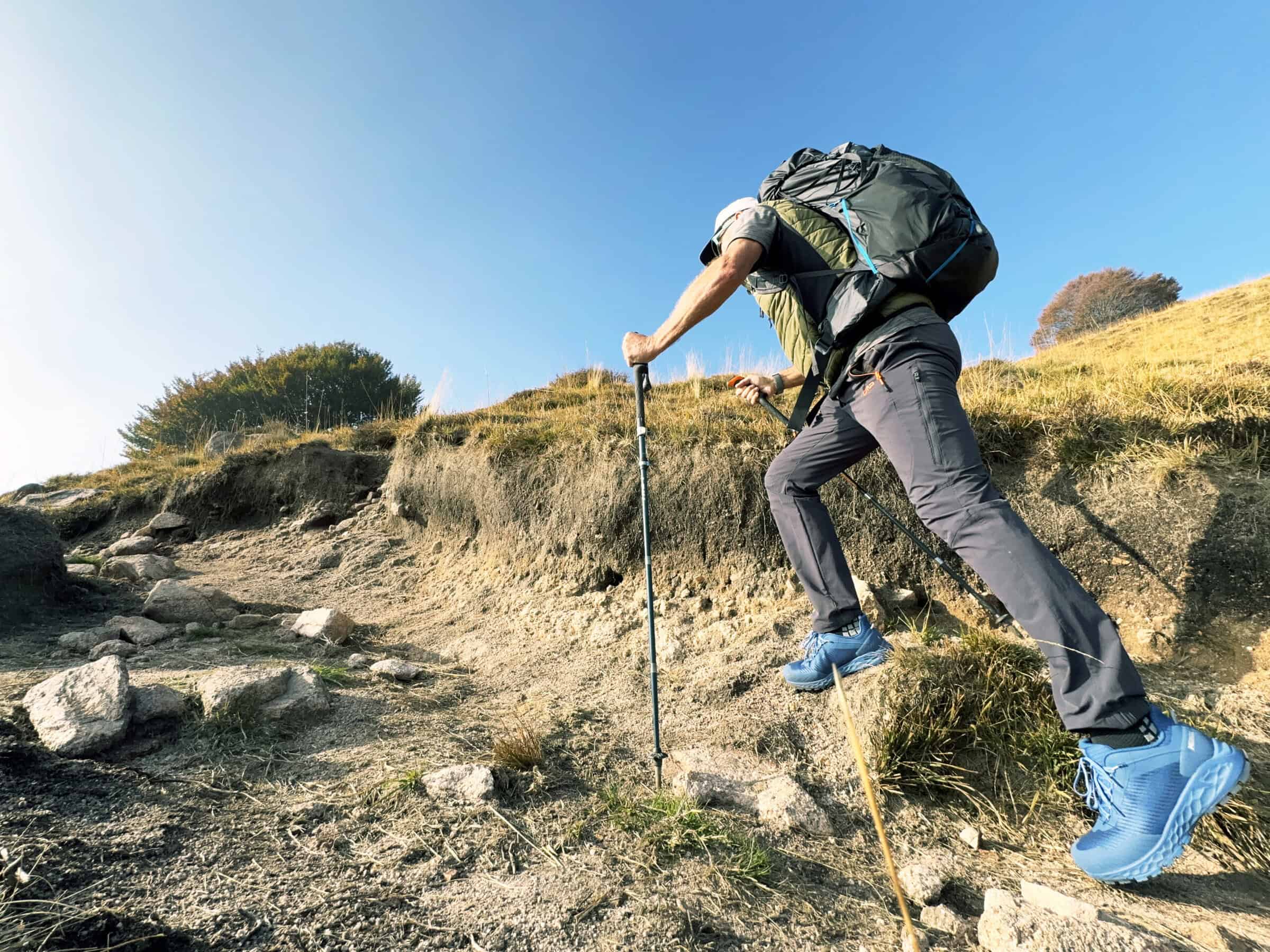 Gregory Focal 48 salita su roccia passo lungo terreno misto Mottarone trekking