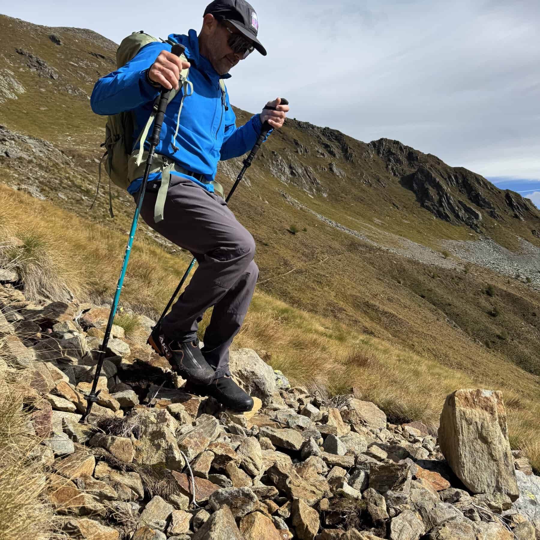 AKU Croda Boa GTX in discesa su ghiaione