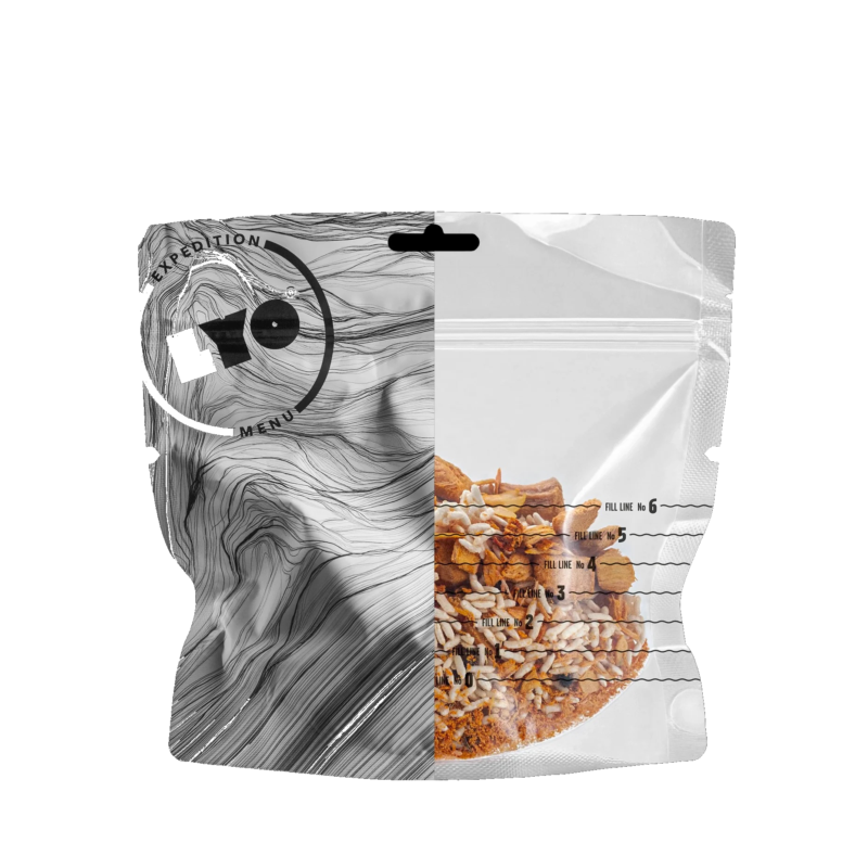 LYOFOOD Chicken Tikka Masala – busta aperta con riso, pollo e spezie liofilizzati visibili