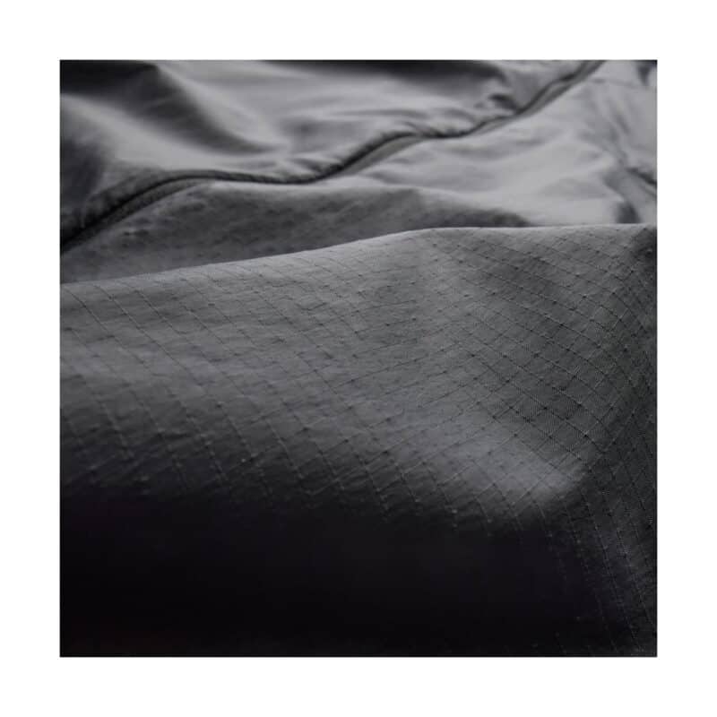 Dettaglio shell Ripstop 20D poliammide riciclata Fjällräven Keb Thermal Wind Jacket M