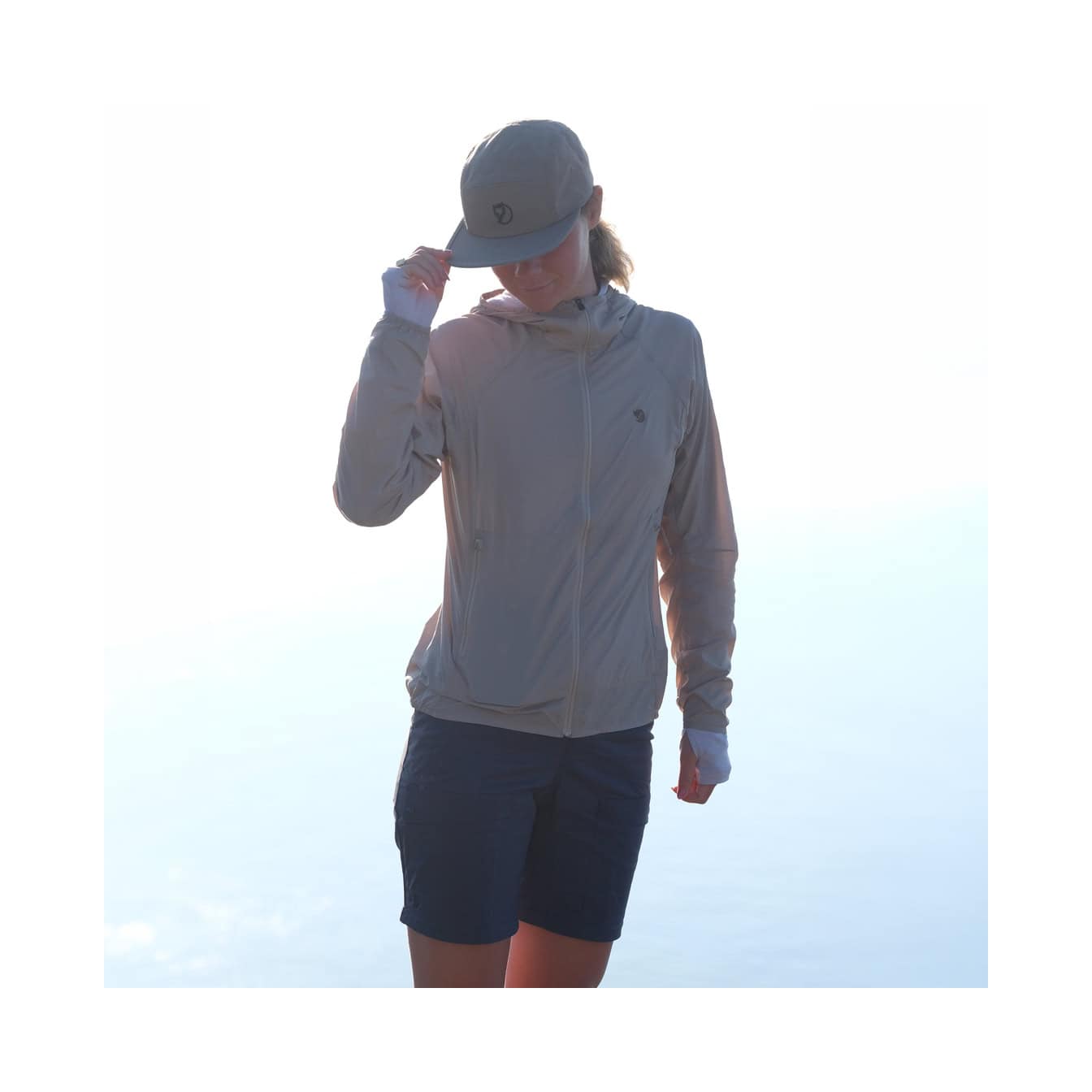 Tester Martina con outfit Fjällräven: giacca, pant e cappello