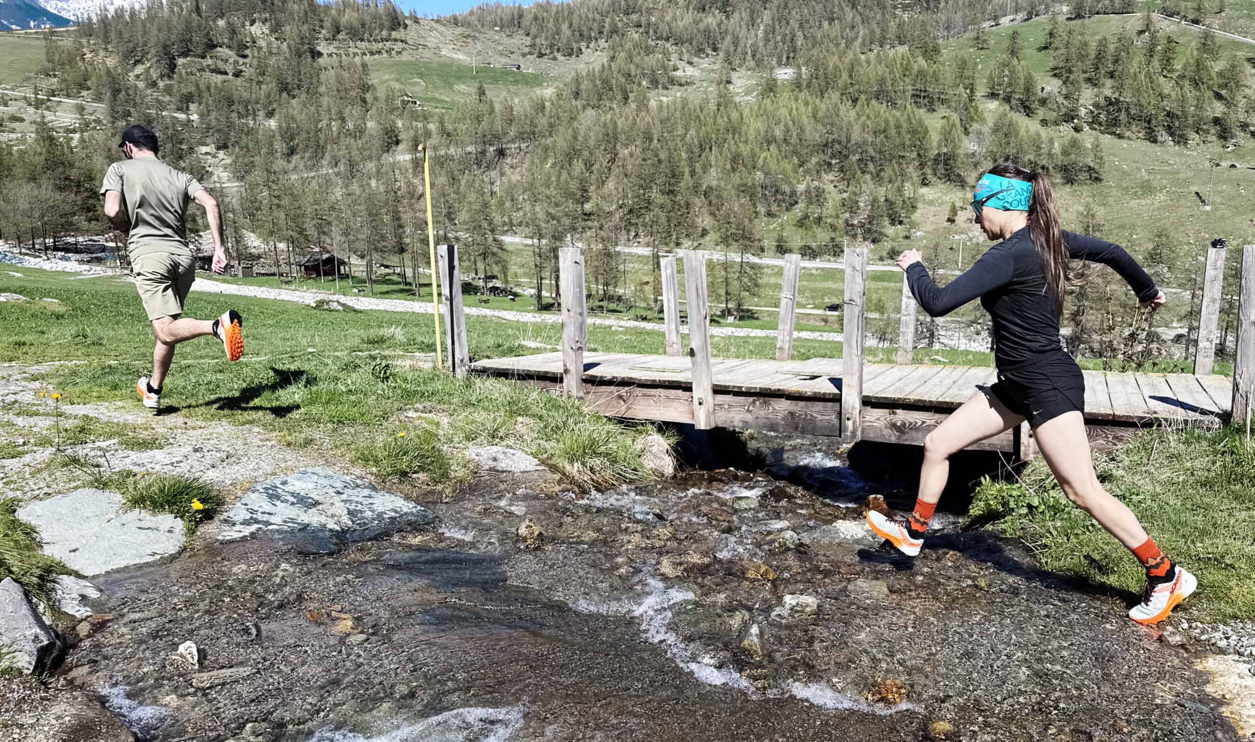 SCARPA Spin Ultra 2 – Sophie Pessione in scatto sul torrente a Cervinia, terreno bagnato e rocce