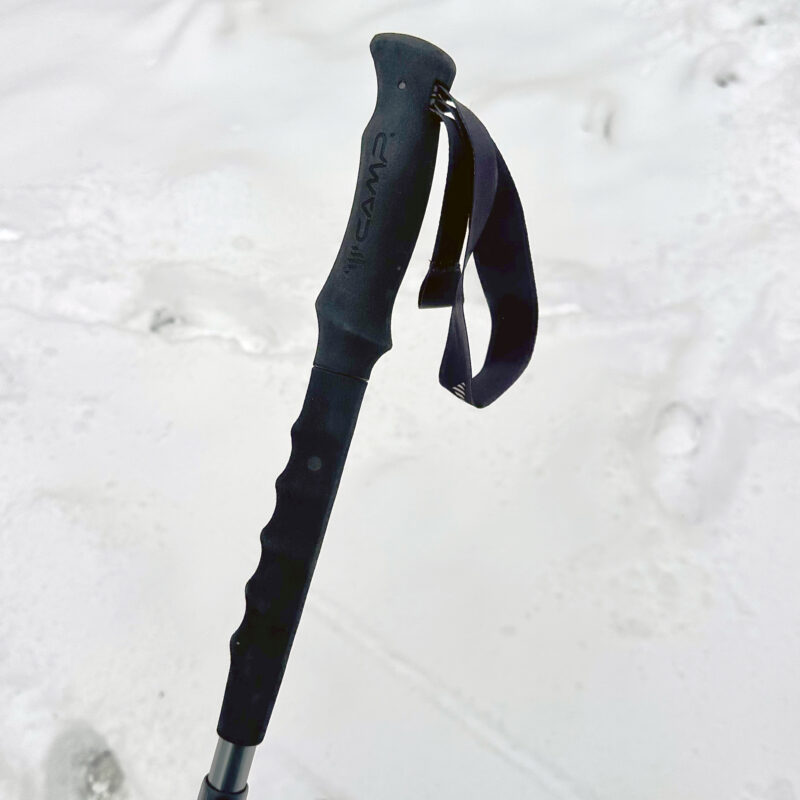 Impugnatura ergonomica e lacciolo dei bastoncini trekking uomo C.A.M.P. Laser ADJ su neve