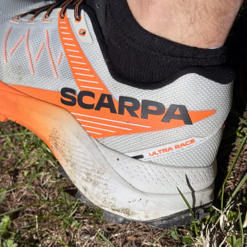 Dettaglio del tallone della SCARPA Spin Ultra 2 con midsole in schiuma supercritica per ammortizzazione leggera nel trail running