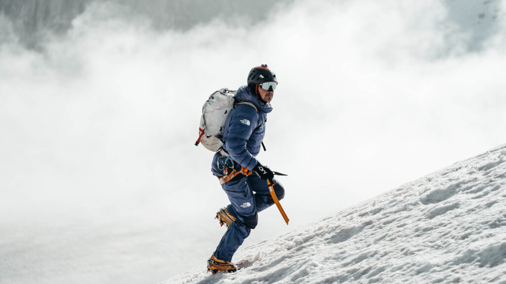 Matheo Jacquemoud in alta quota con gli occhiali Julbo Ultimate Cover, collezione SS26