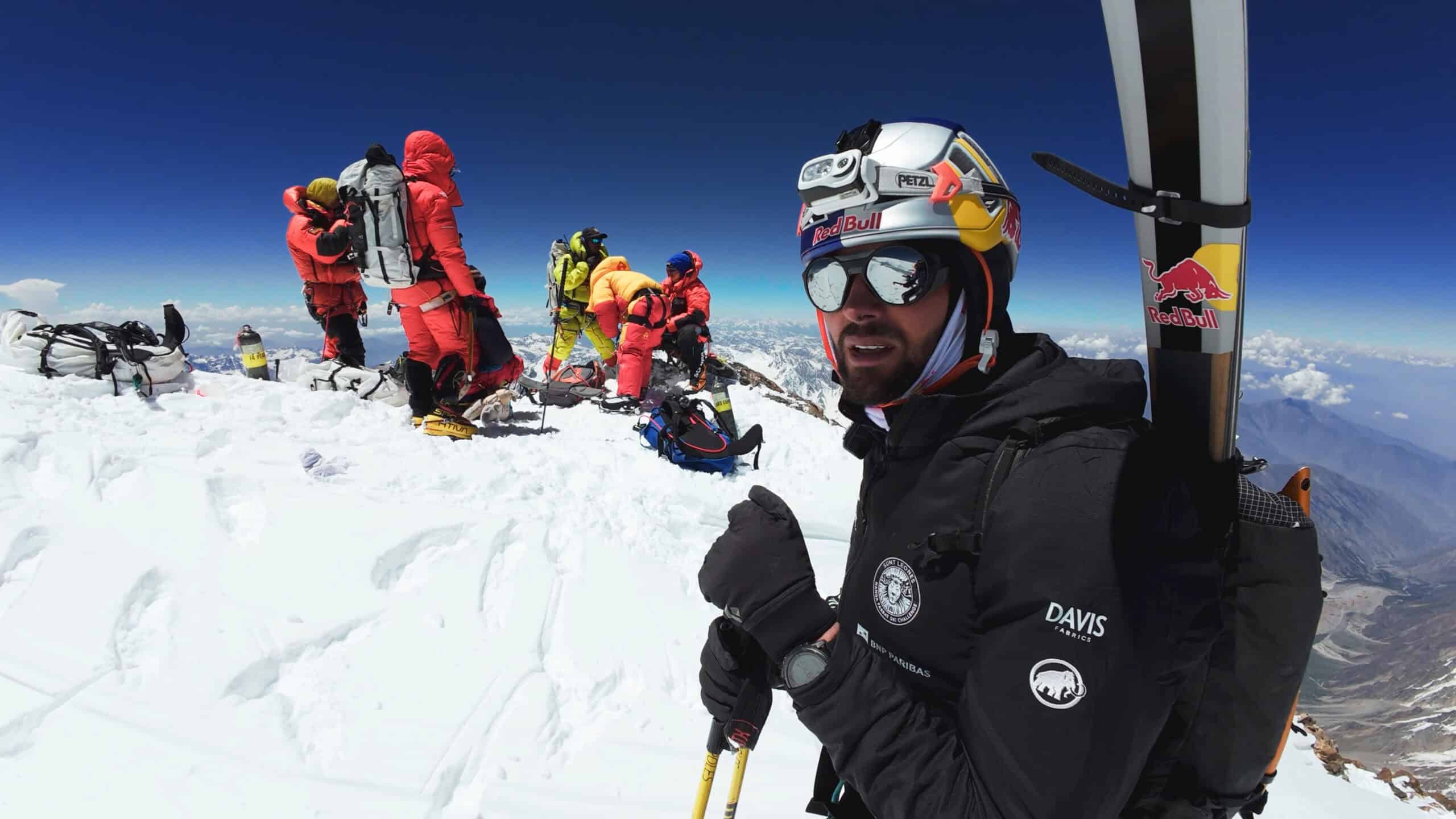 Andrzej Bargiel ripreso sulla vetta del Nanga Parbat, Pakistan, il 30 giugno 2026