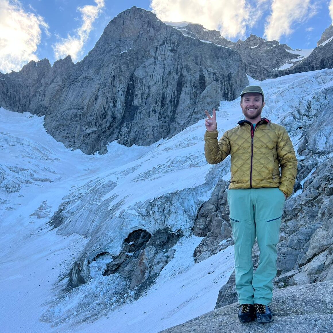 Alpinista sulla via Bonatti alla Petit Jorasses