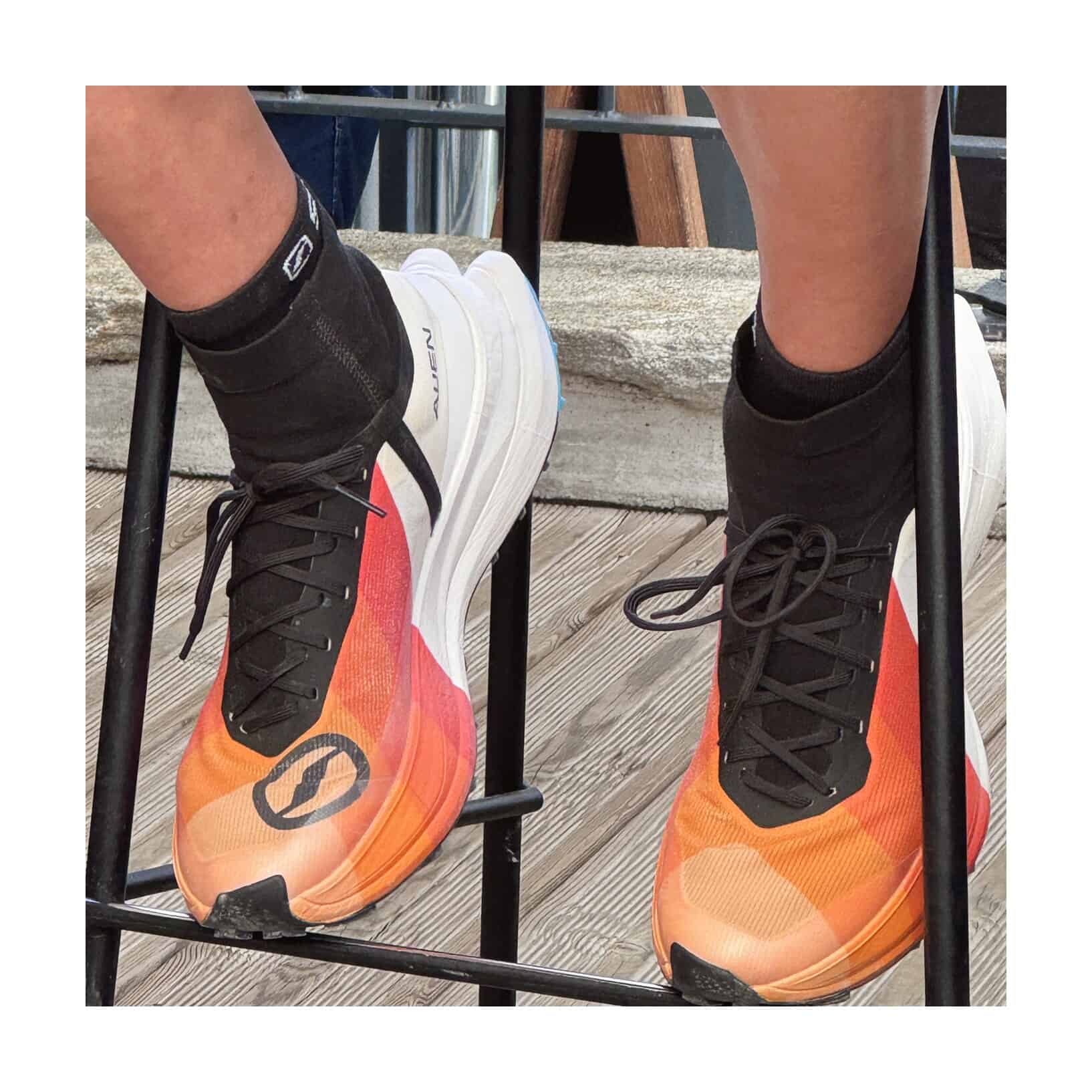 SCARPA Alien Ultra indossate, collare a calza e allacciatura asimmetrica