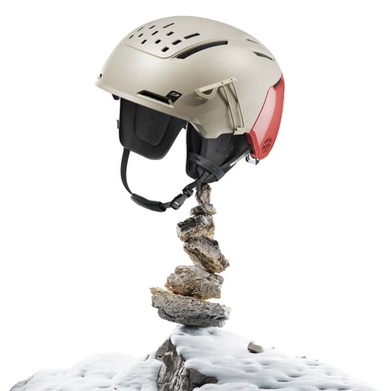 Casco Julbo Hailot LT in ambiente di alta montagna