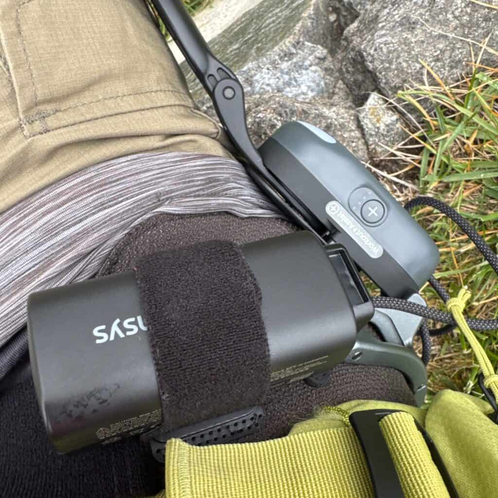 Batteria nel suo alloggio frontale dell'esoscheletro DNSYS X1 Lite